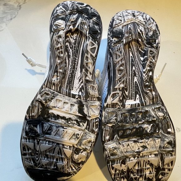 Men's APL TECHLOOM Wave 9.5 (White with Black Marble Bottom) - Picture 4 of 8